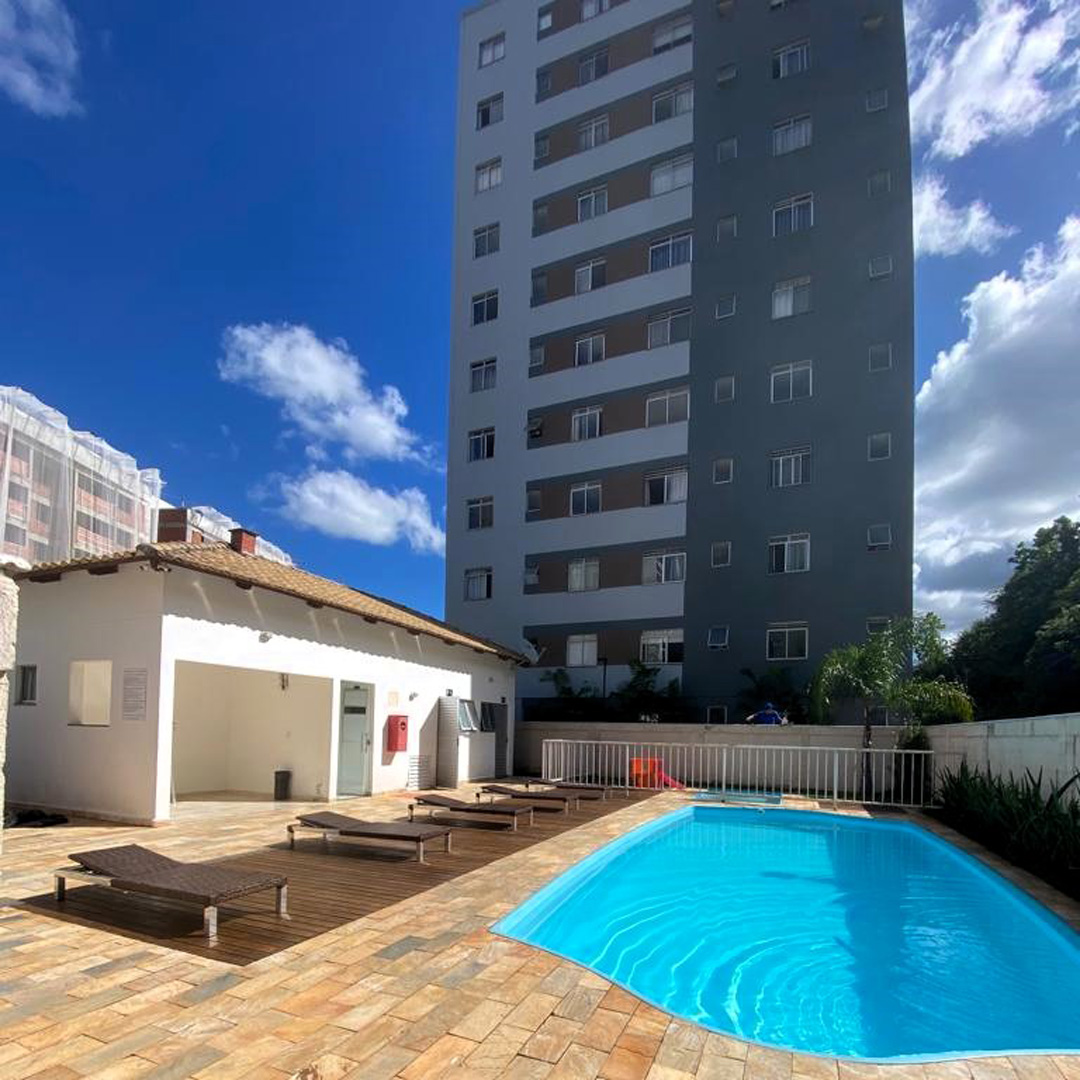 Fachada e Piscina