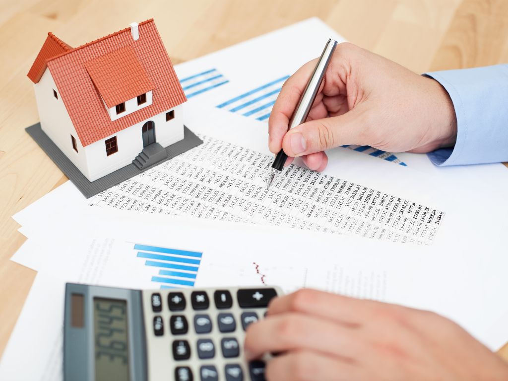 Antes de iniciar a jornada rumo à casa própria, é essencial compreender como funciona o processo de financiamento imobiliário. Entender os termos, etapas e modalidades ajuda a tomar decisões mais conscientes e evita surpresas ao longo do caminho.