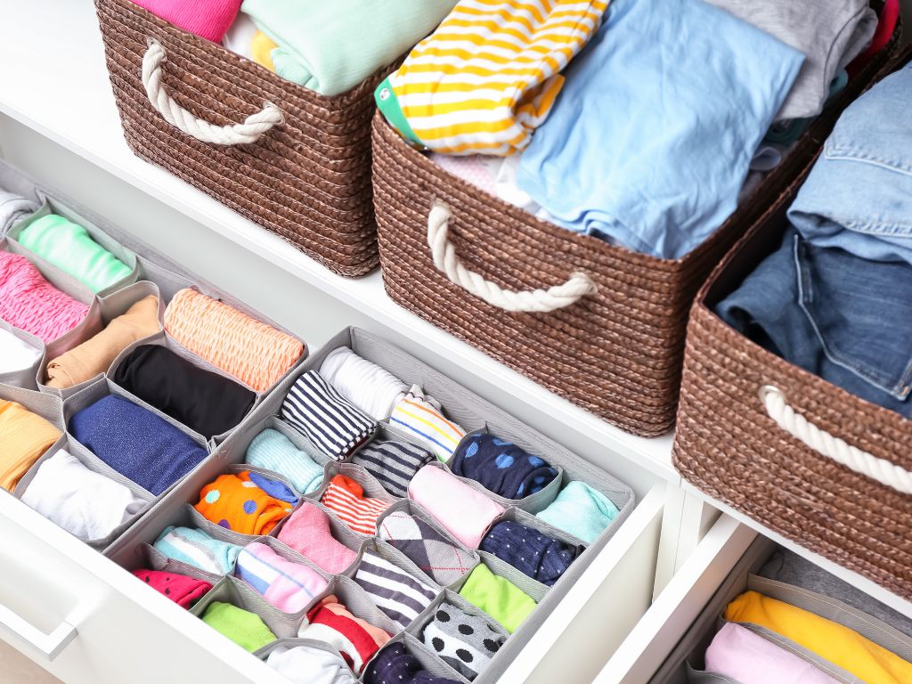 O personal organizer é um profissional especializado em planejar, organizar e otimizar ambientes com foco em funcionalidade, praticidade e bem-estar. 