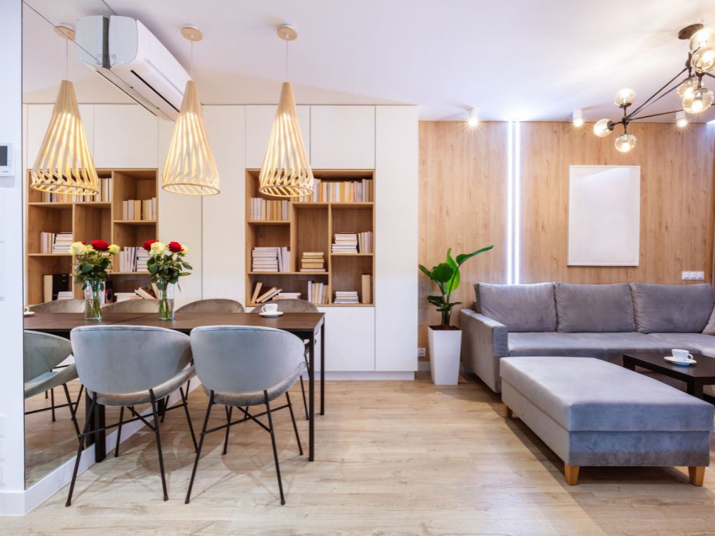 Dentro das tendências de decoração para apartamento em 2025, a iluminação deixa de ser apenas funcional e passa a cumprir um papel fundamental na criação de atmosfera, conforto visual e estilo.