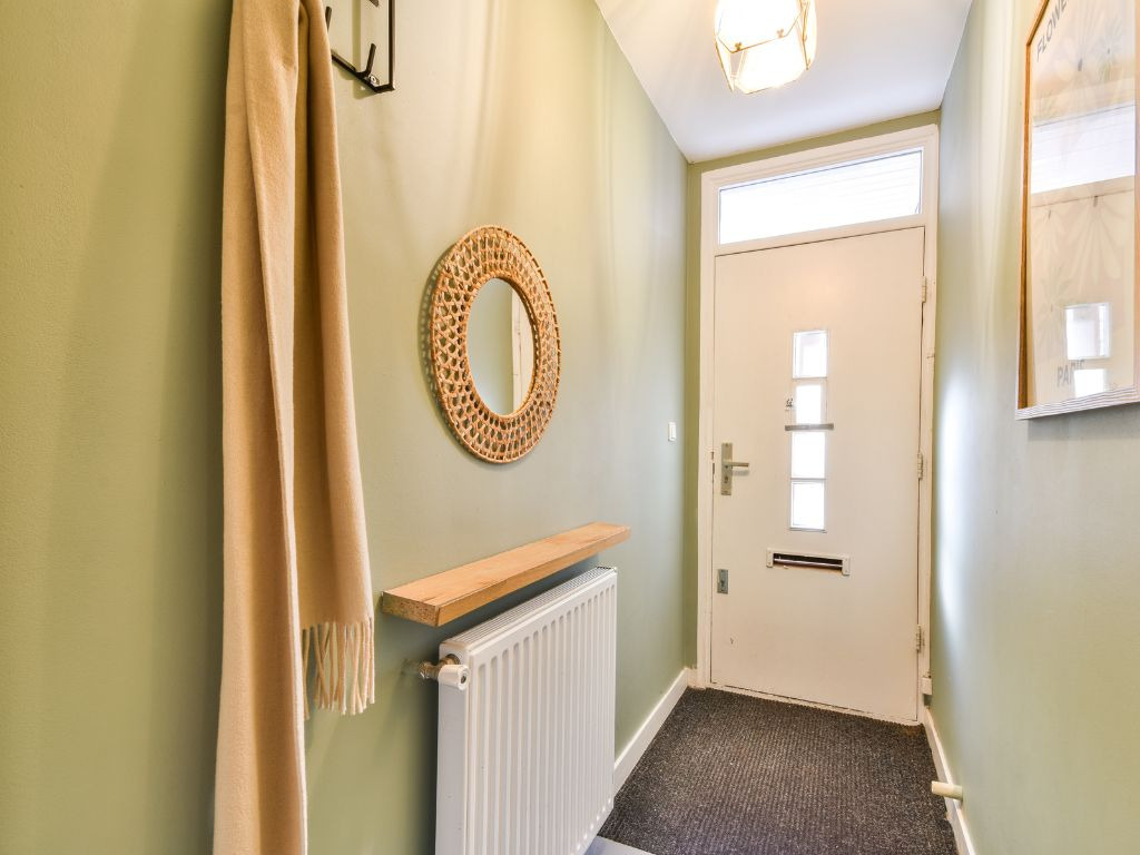 Criar uma decoração de hall de entrada bonita e funcional não precisa ser complicado nem caro. Com planejamento e as dicas certas, você transforma esse espaço no verdadeiro cartão de visita do seu lar.