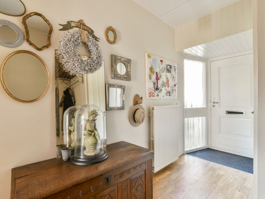 Evitar erros básicos na decoração de hall de entrada economiza tempo, dinheiro e frustração. Veja os equívocos mais frequentes e como preveni-los: